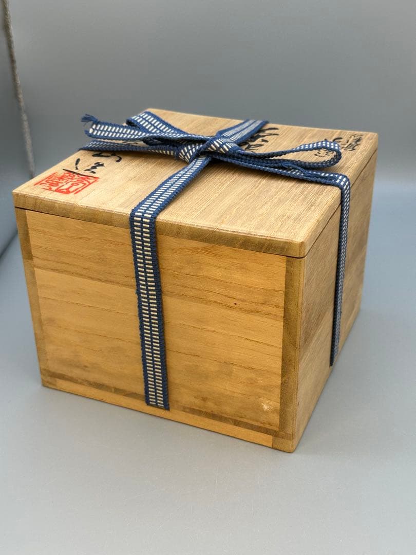 Kai-Awase Chawan by Tsugitsu Kozanzan — Kyoto Polychrome Figure Painting, Gold, Wood Box