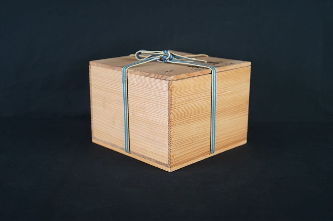 Chahei Issai Wajima Lacquer Genji-guruma Maki-e Jikiro, Signed Box