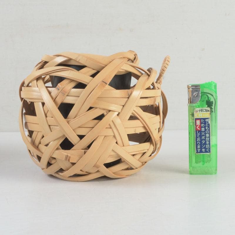 Bamboo Hanging Flower Basket by Nitten Artist Shiraishi Hakuunsai, Tomobako
