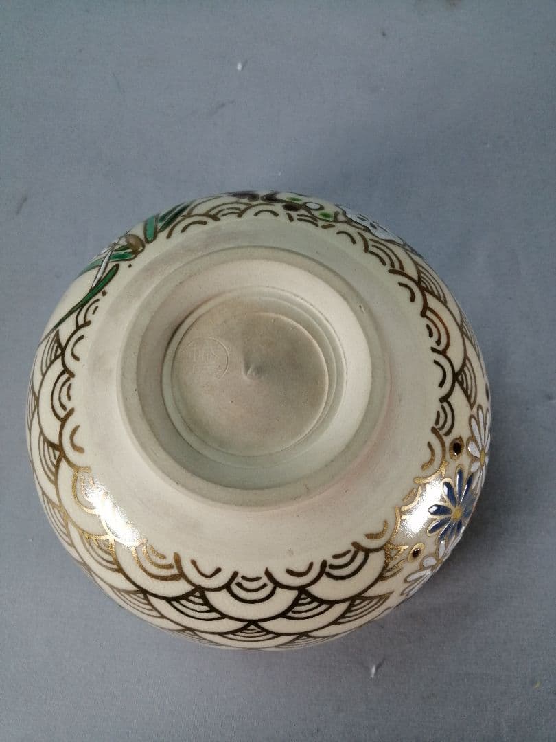 Ninsei-Style Overglaze Chawan — Narutaki Kiln Jogaku, Plum Wave, Signed Box