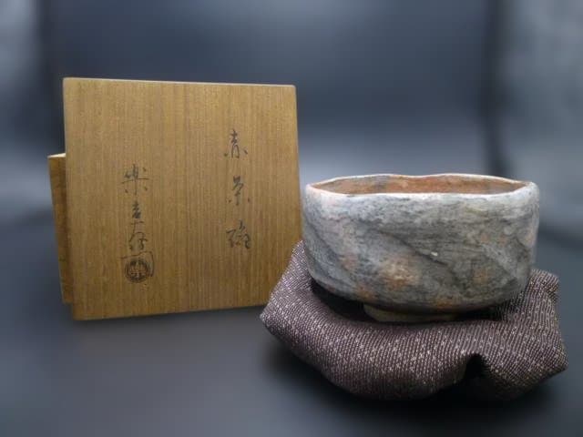 Aka-Raku tea bowl 'Sakura-shimo' by Raku Ryōnyū IX with original tomobako and Omotesenke Jimyōsai authentication box