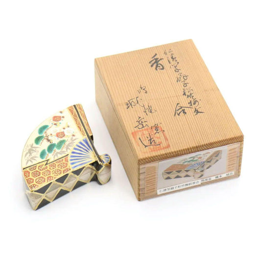 Ninsei Fan Kogo Incense Box by Hashimoto Jogaku - Pine Bamboo Plum Enamel