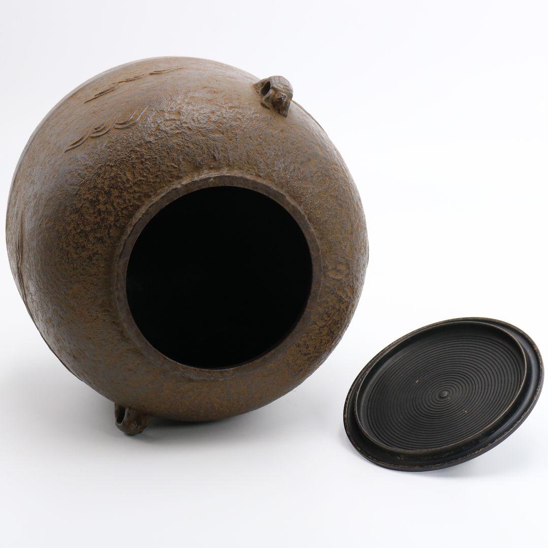 Kimura Soya Cast Iron Chagama with Seigaiha Wave Pattern — Kame-Kan-Tsuki Kettle
