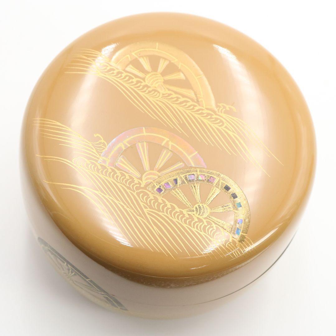 Dojo Soko White Lacquer Genji Cart Wheel Maki-e Ohira Natsume Tea Caddy