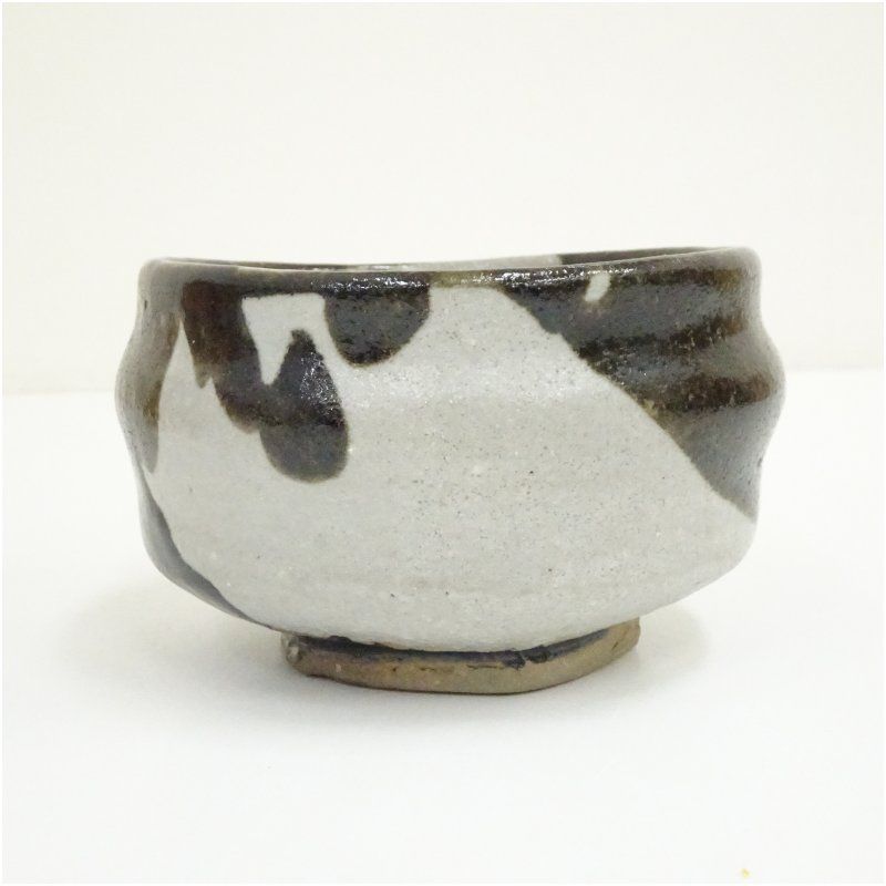 Gosho-maru Style Tea Bowl 'Kankyo' by Oka Shoichiro — Daitokuji Kakitsuke, Black White Two-Glaze