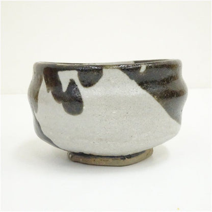 Gosho-maru Style Tea Bowl 'Kankyo' by Oka Shoichiro — Daitokuji Kakitsuke, Black White Two-Glaze