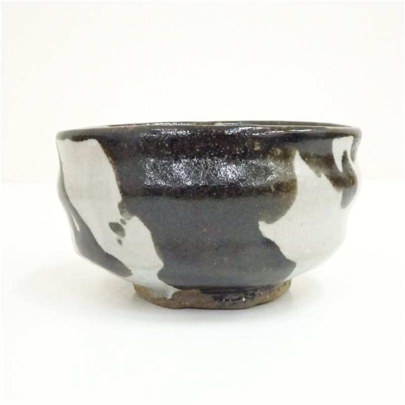 Gosho-maru Style Tea Bowl 'Kankyo' by Oka Shoichiro — Daitokuji Kakitsuke, Black White Two-Glaze