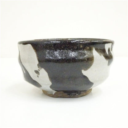 Gosho-maru Style Tea Bowl 'Kankyo' by Oka Shoichiro — Daitokuji Kakitsuke, Black White Two-Glaze