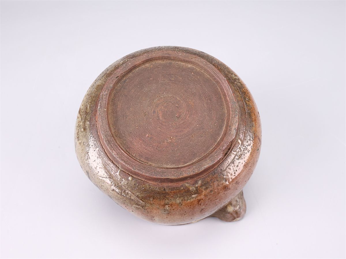 E-Karatsu Iron-Painted Katakuchi Pouring Bowl — Karatsu Stoneware with Associated Wooden Box