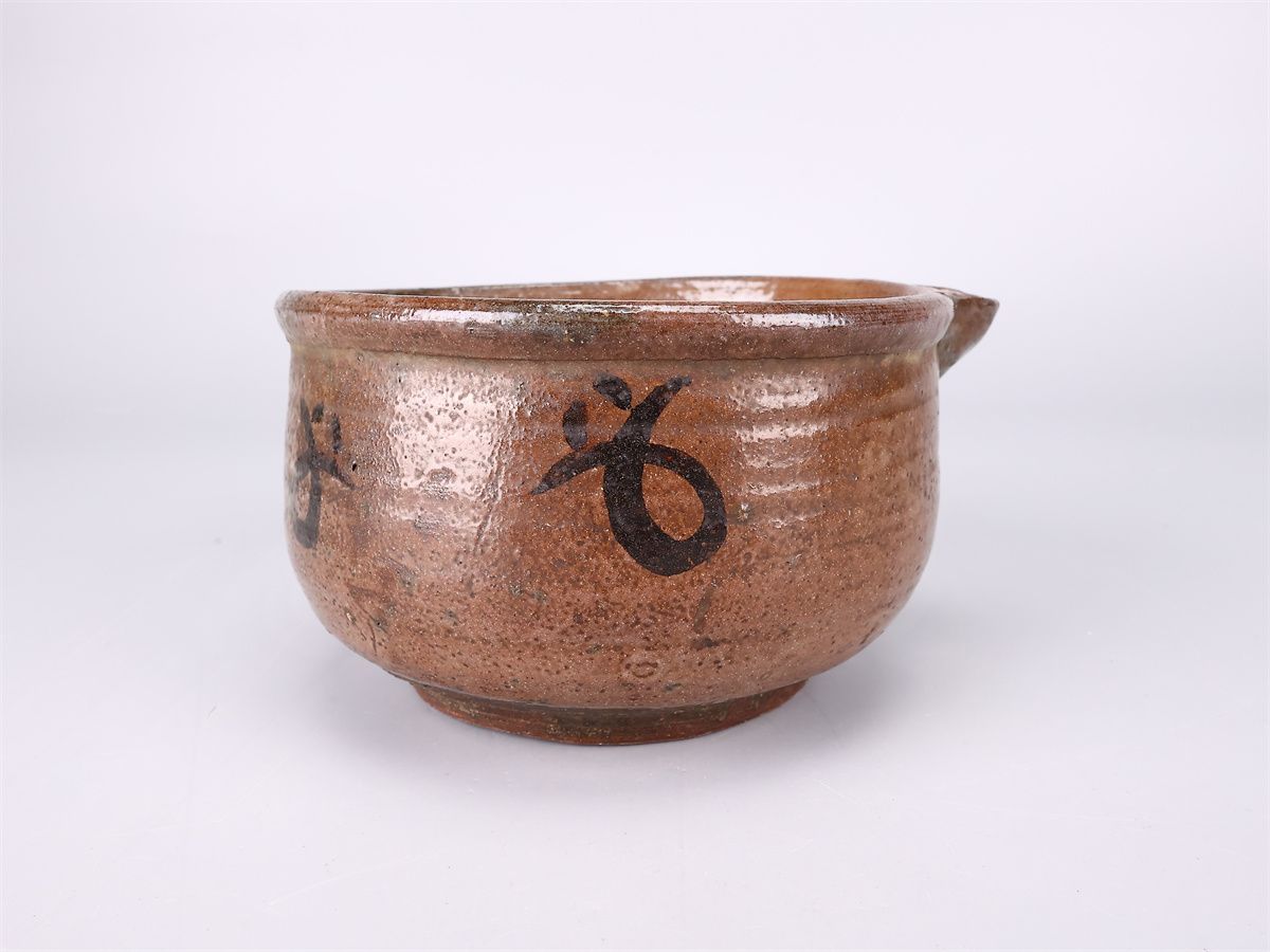 E-Karatsu Iron-Painted Katakuchi Pouring Bowl — Karatsu Stoneware with Associated Wooden Box