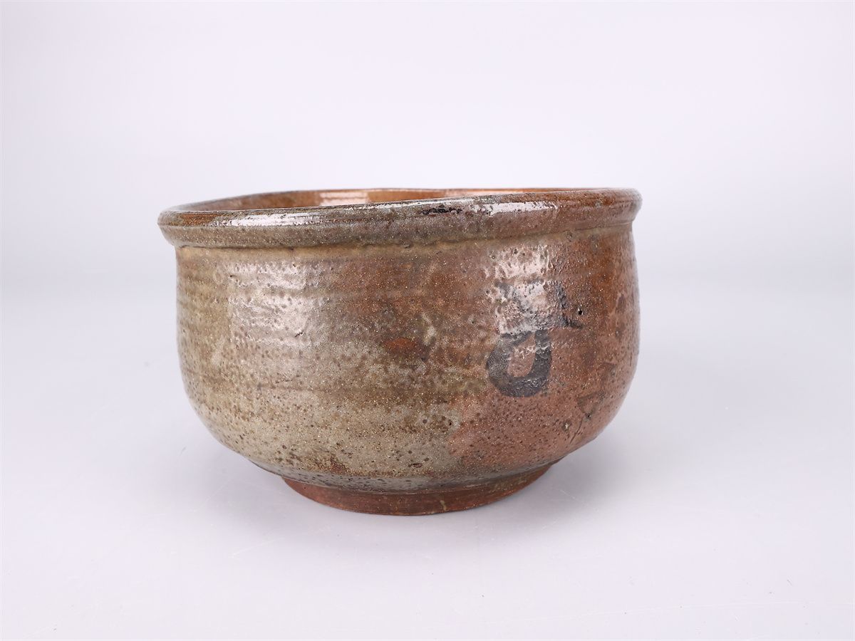 E-Karatsu Iron-Painted Katakuchi Pouring Bowl — Karatsu Stoneware with Associated Wooden Box