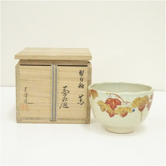 Kyo-yaki Crackle White Chawan with Autumn Ivy by Hashimoto Miho