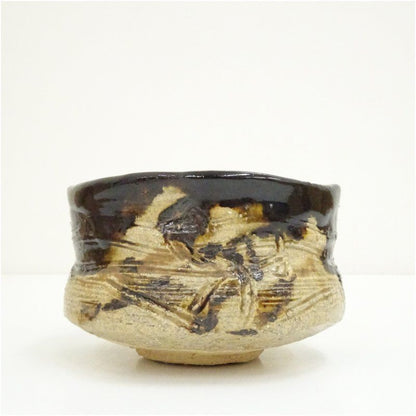 Kuro-Oribe Chawan by Sakakibara Wahei — Utsumi Kiln Matcha Bowl with Tomobako