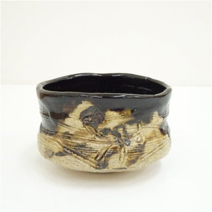 Kuro-Oribe Chawan by Sakakibara Wahei — Utsumi Kiln Matcha Bowl with Tomobako