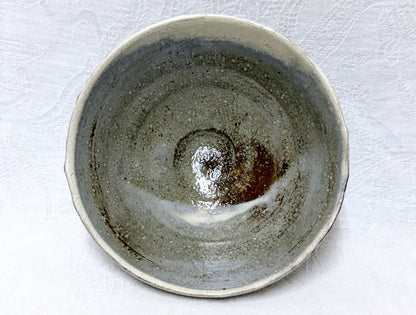 Taniguchi Osamu Chawan — Ash-Glaze Tea Bowl with Banded Slip, Signed Tomobako