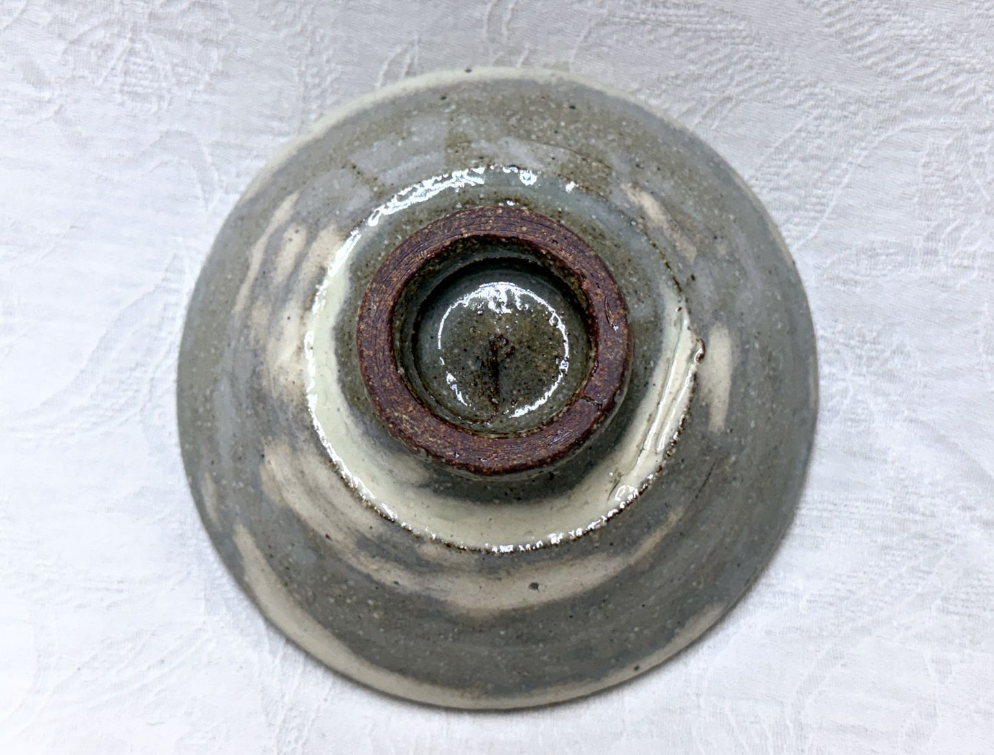 Taniguchi Osamu Chawan — Ash-Glaze Tea Bowl with Banded Slip, Signed Tomobako