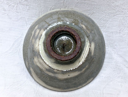 Taniguchi Osamu Chawan — Ash-Glaze Tea Bowl with Banded Slip, Signed Tomobako