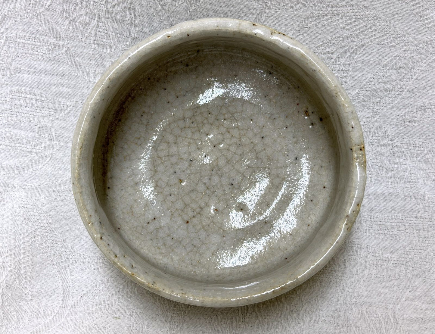 Shino Yatsuhashi Chawan by Kato Shunto — Aichi Intangible Cultural Property, Tomobako