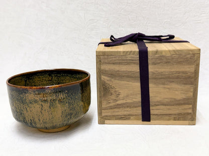 Tenmoku-Style Matcha Bowl by Nakano Shohei — Iron Glaze with Golden Scatter, Signed Box