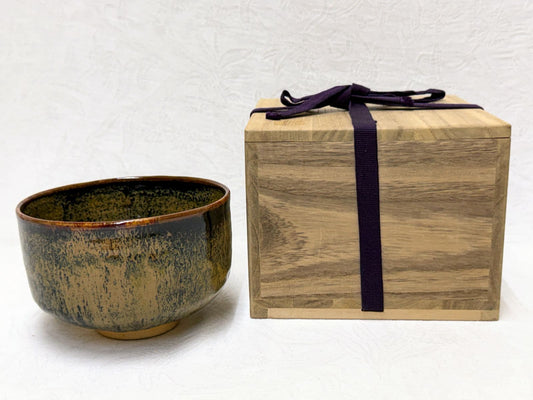 Tenmoku-Style Matcha Bowl by Nakano Shohei — Iron Glaze with Golden Scatter, Signed Box