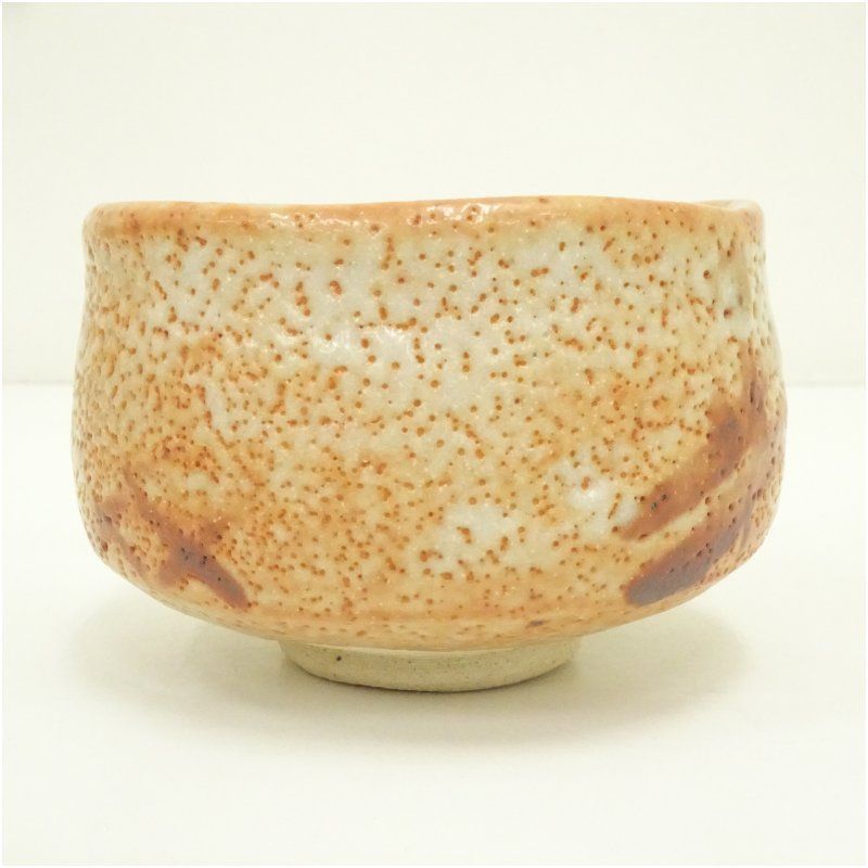Shino Chawan by Higuchi Tozo, Yoshin-gama — Iron-Speckled Matcha Bowl with Signed Box