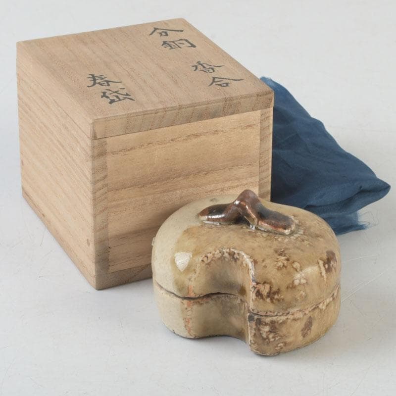 Kato Shuntai Seto Oribe Fundo Kogo Incense Container with Period Box