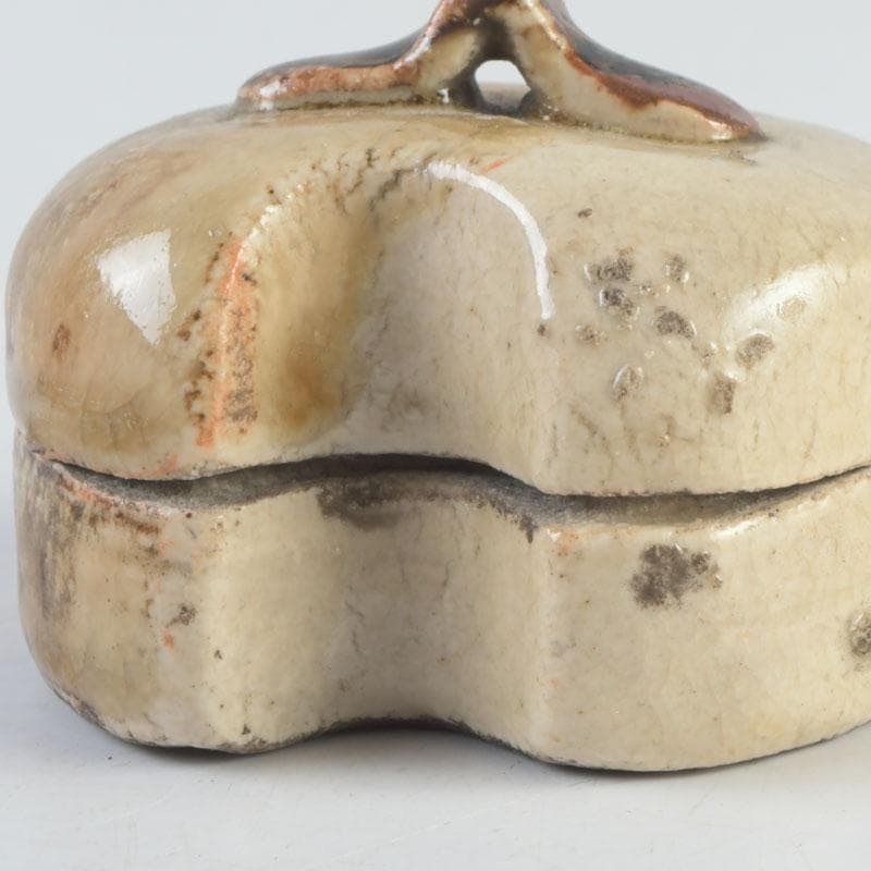 Kato Shuntai Seto Oribe Fundo Kogo Incense Container with Period Box