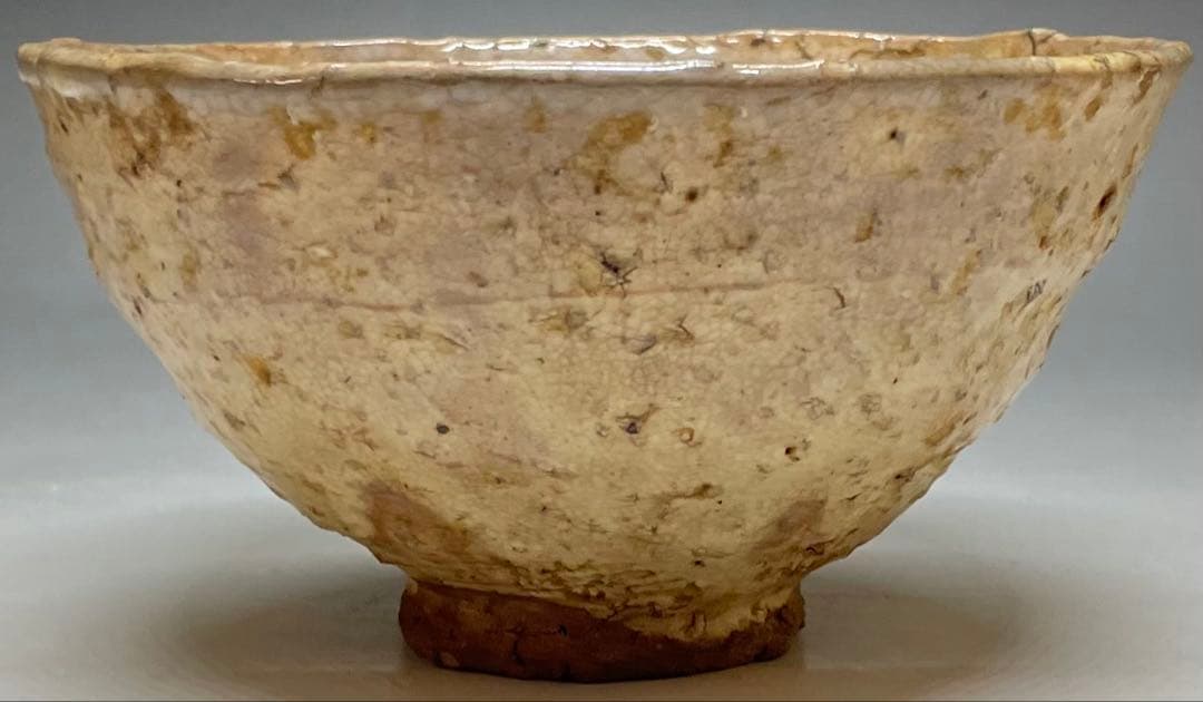 13th Gen. Sakata Deika Hagi Ware Tea Bowl – White Glaze Biwa-iro – Japan