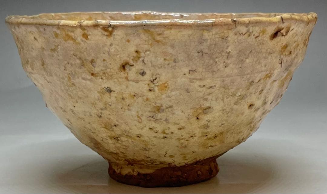 13th Gen. Sakata Deika Hagi Ware Tea Bowl – White Glaze Biwa-iro – Japan