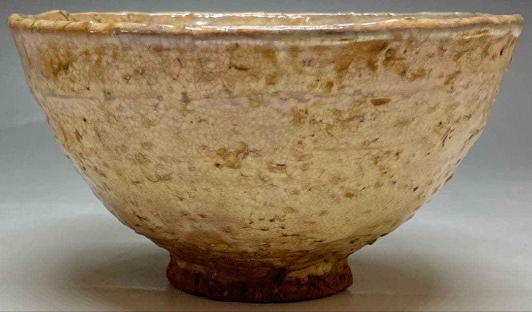13th Gen. Sakata Deika Hagi Ware Tea Bowl – White Glaze Biwa-iro – Japan