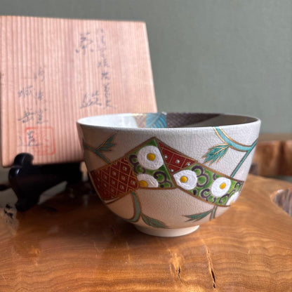 Kenzan-Style Musubi Camellia Matcha Bowl by Hashimoto Jogaku — Kyoto Polychrome Chawan with Tomobako