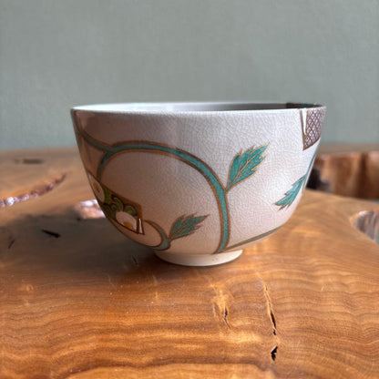 Kenzan-Style Musubi Camellia Matcha Bowl by Hashimoto Jogaku — Kyoto Polychrome Chawan with Tomobako