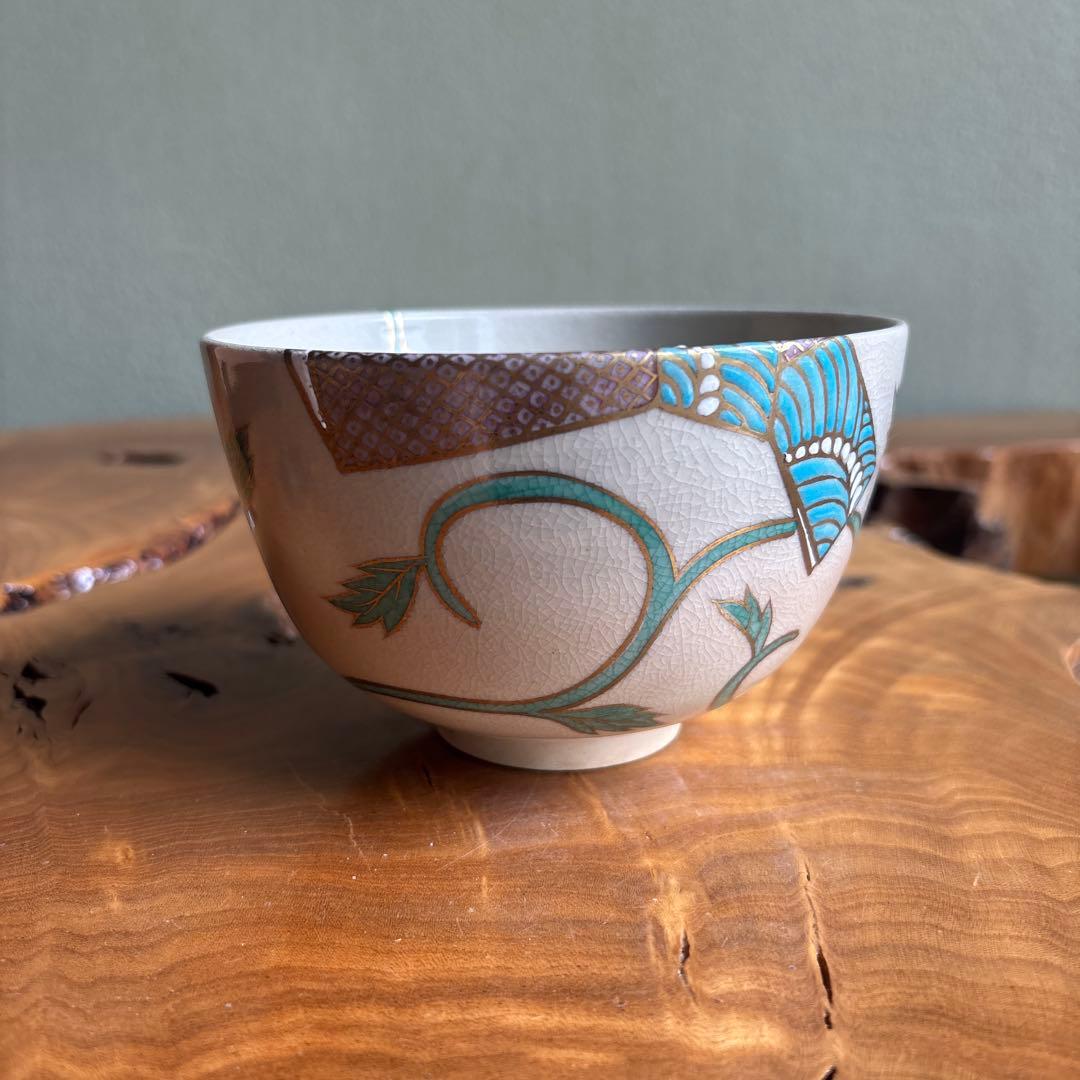 Kenzan-Style Musubi Camellia Matcha Bowl by Hashimoto Jogaku — Kyoto Polychrome Chawan with Tomobako