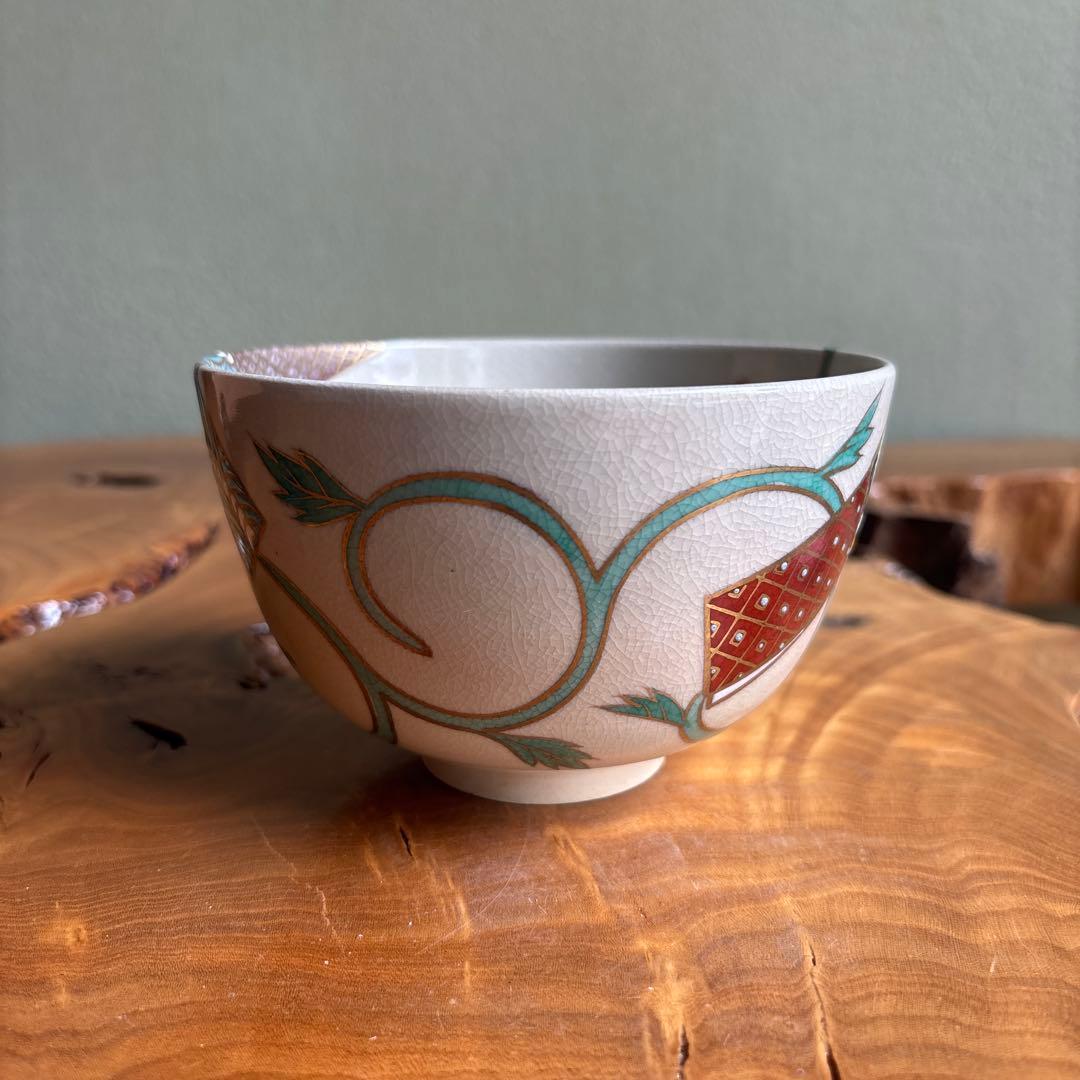 Kenzan-Style Musubi Camellia Matcha Bowl by Hashimoto Jogaku — Kyoto Polychrome Chawan with Tomobako
