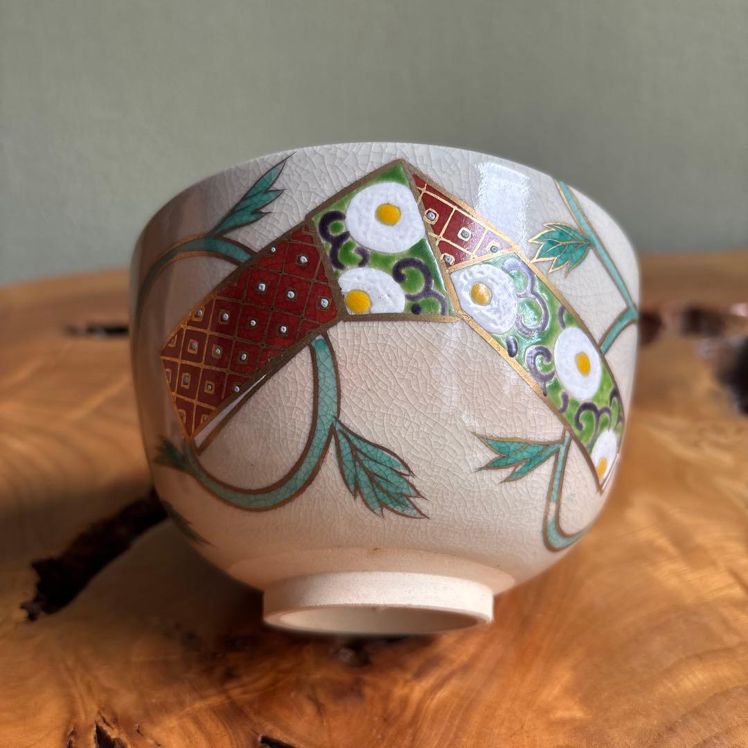Kenzan-Style Musubi Camellia Matcha Bowl by Hashimoto Jogaku — Kyoto Polychrome Chawan with Tomobako