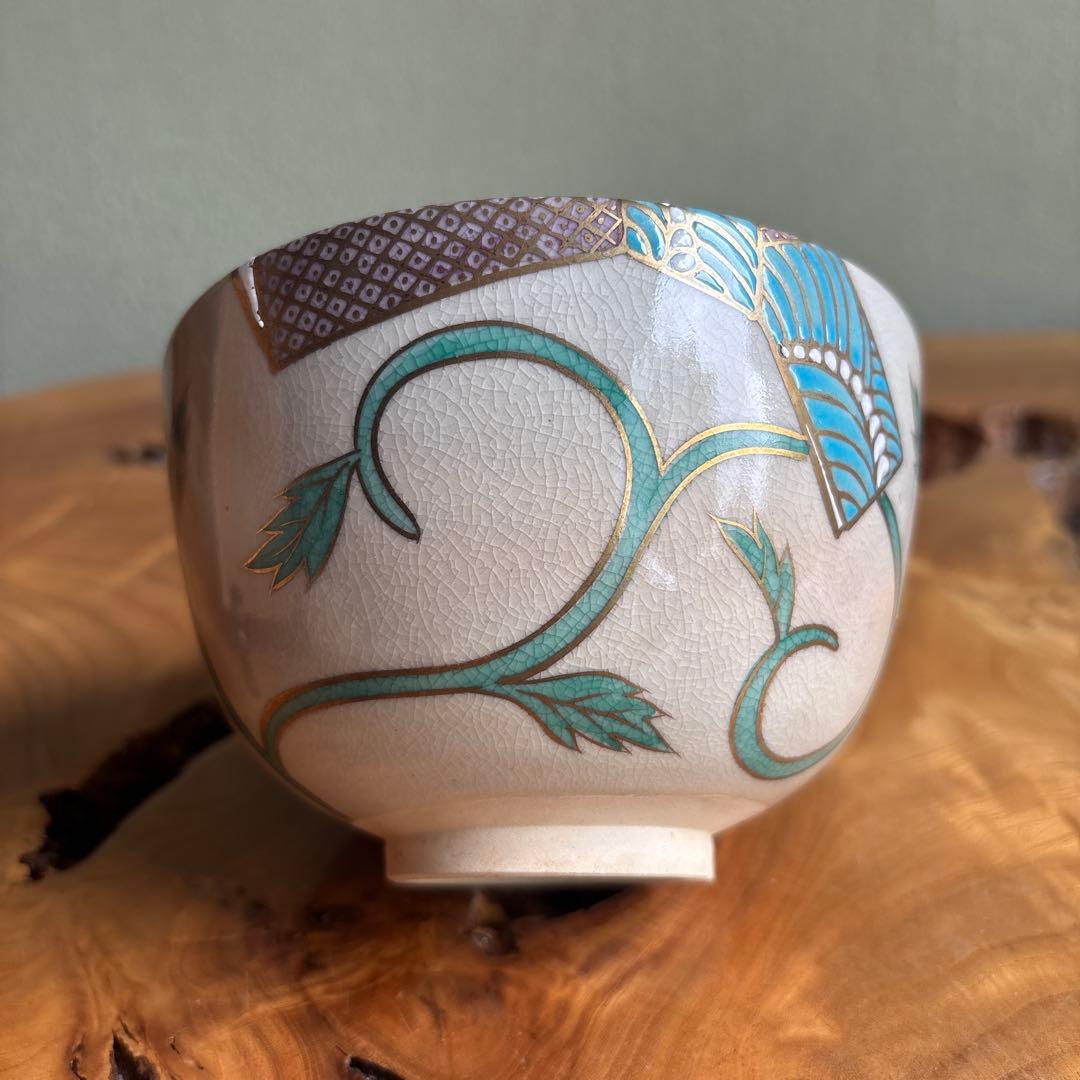 Kenzan-Style Musubi Camellia Matcha Bowl by Hashimoto Jogaku — Kyoto Polychrome Chawan with Tomobako