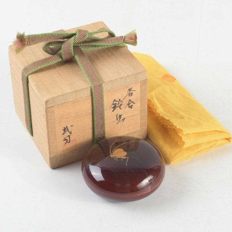 Bell Cricket Maki-e Kogo Gold-Lined Lacquer Incense Container by Takeshi