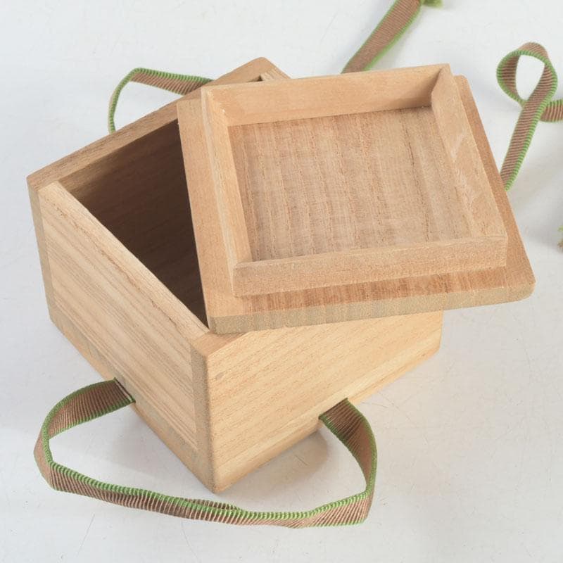 Bell Cricket Maki-e Kogo Gold-Lined Lacquer Incense Container by Takeshi