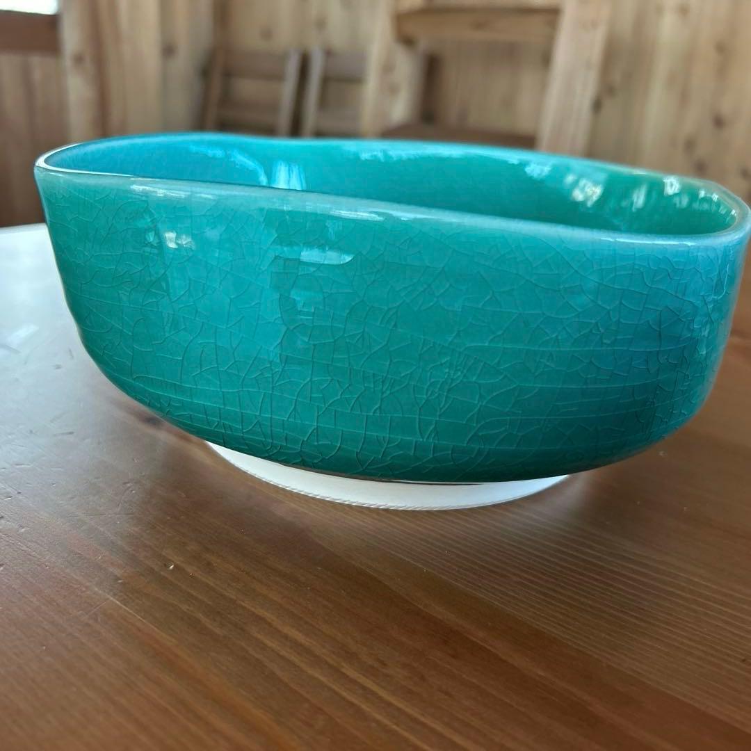 Mujin Kiln Turquoise Crackle Glaze Serving Bowl — Vivid Emerald Ceramic Vessel w/ Tomobako