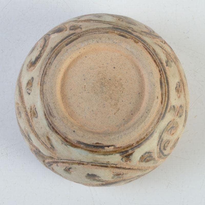 Sawankhalok Covered Box Karakusa Arabesque — Thai Ancient Ceramic Kōgō Shifuku