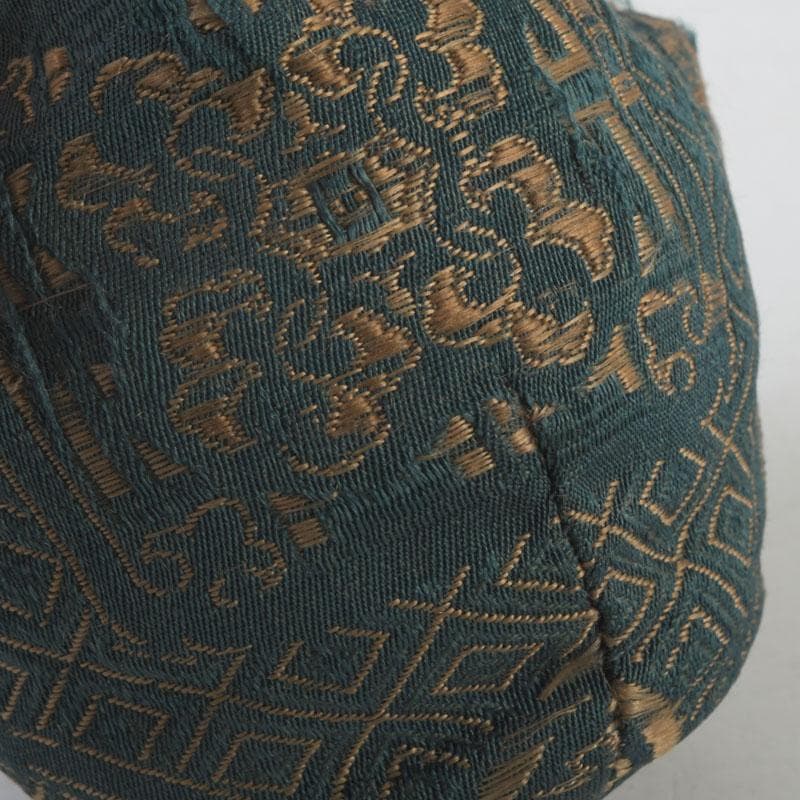 Sawankhalok Covered Box Karakusa Arabesque — Thai Ancient Ceramic Kōgō Shifuku