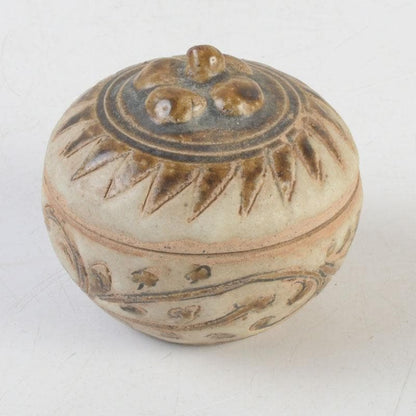 Sawankhalok Covered Box Karakusa Arabesque — Thai Ancient Ceramic Kōgō Shifuku