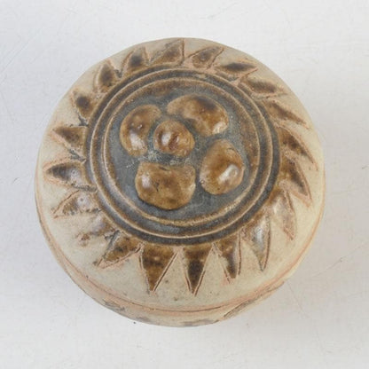 Sawankhalok Covered Box Karakusa Arabesque — Thai Ancient Ceramic Kōgō Shifuku