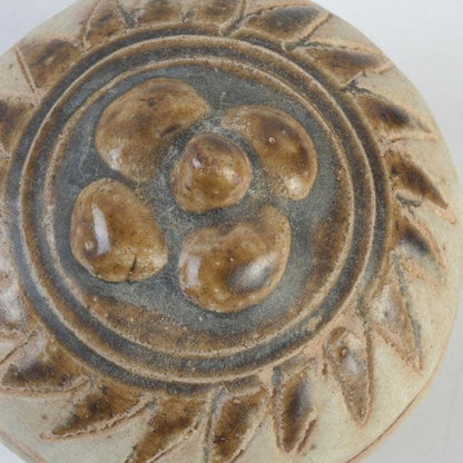 Sawankhalok Covered Box Karakusa Arabesque — Thai Ancient Ceramic Kōgō Shifuku