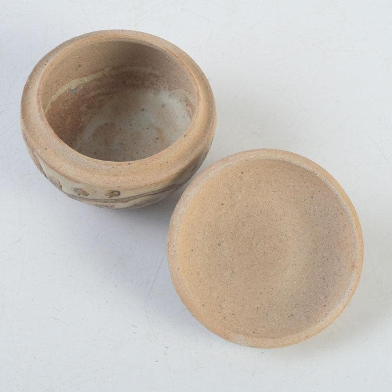 Sawankhalok Covered Box Karakusa Arabesque — Thai Ancient Ceramic Kōgō Shifuku