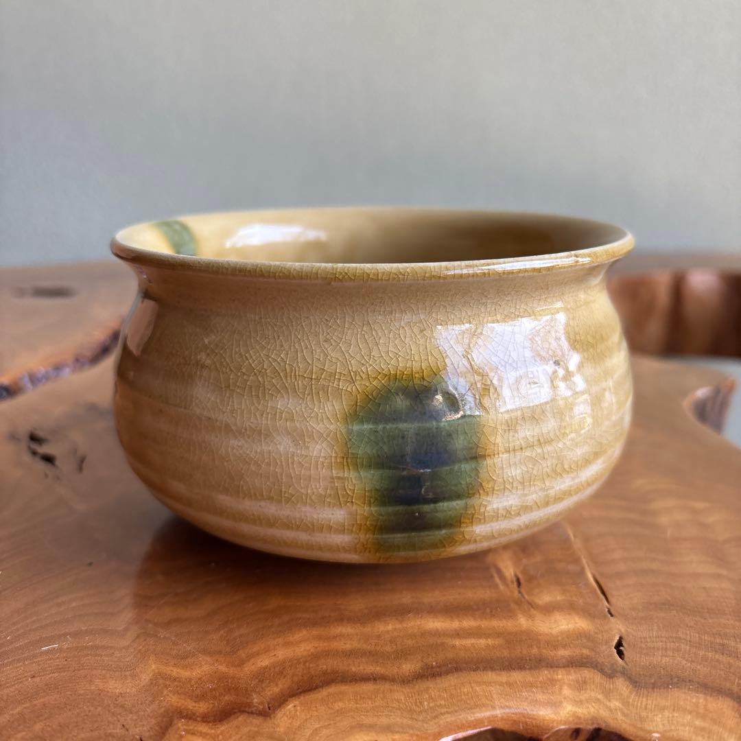 Kiseto Tea Bowl by Kozan — Kuriban Form, Tanpan Green Spots, Signed Tomobako