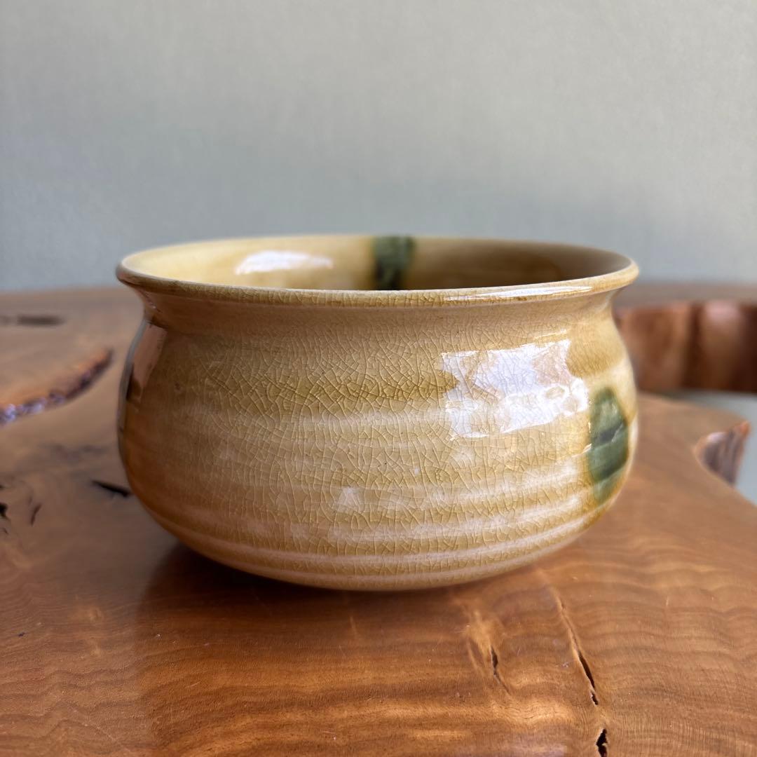 Kiseto Tea Bowl by Kozan — Kuriban Form, Tanpan Green Spots, Signed Tomobako