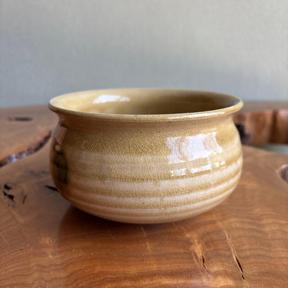 Kiseto Tea Bowl by Kozan — Kuriban Form, Tanpan Green Spots, Signed Tomobako