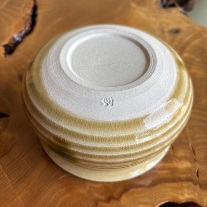 Kiseto Tea Bowl by Kozan — Kuriban Form, Tanpan Green Spots, Signed Tomobako