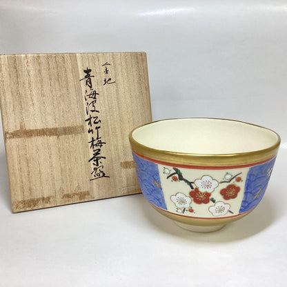 Omuro-yaki Tea Bowl by Tsuboya Namie — Seigaiha Wave & Shochikubai — Gold Ground Overglaze Enamel